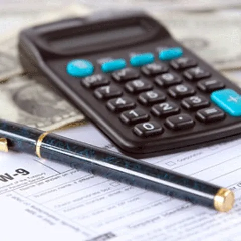 Guvernul a decis reducerea sau desfiinţarea a 179 de taxe şi tarife