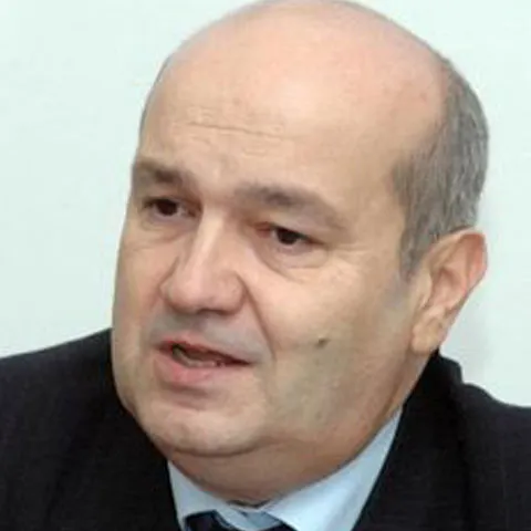 Marian Miluţ: Creşterea salariului minim la 700 de lei ar influenţa negativ economia