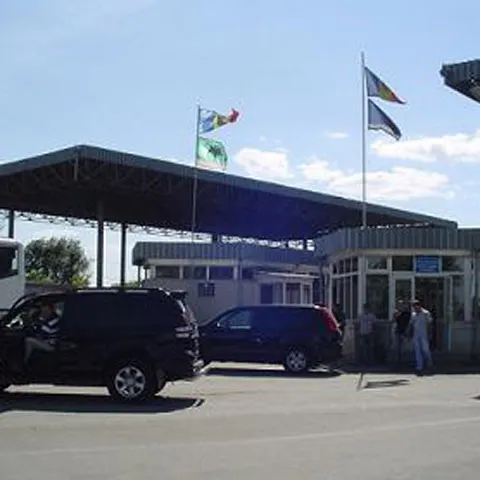Doi preoţi români nu au fost lăsaţi să intre în Republica Moldova