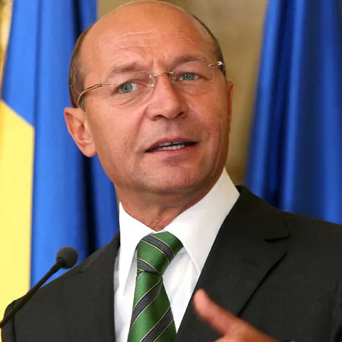 Traian Băsescu a asistat la Slujba de Înviere la o mănăstire din zona Humorului