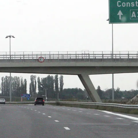 Traficul pe Autostrada Soarelui a fost restricţionat din cauza unei gropi într-un pod