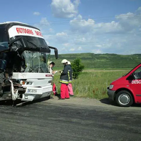 Patru persoane au murit în Giurgiu după ce un autoturism s-a ciocnit frontal cu un autobuz