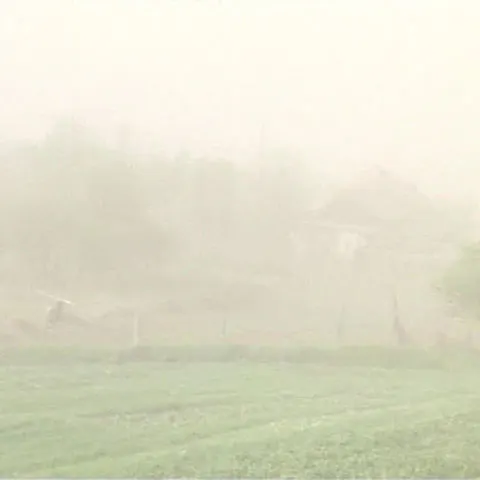 Locuitorii din comuna doljeană Şimnicu de Sus sunt înecaţi în cenuşă
