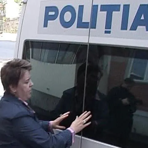 Femeia din Bragadiru care a vrut să-şi vândă copiii va fi cercetată în stare de libertate