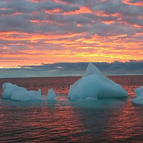 Suprafaţa de gheaţă a Antarcticii creşte datorită găurii de ozon