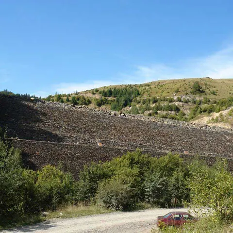 Peste 100 de hectare au fost afectate de un incendiu în apropiere de Barajul Runcu-Firiza