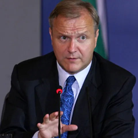 Rehn: UE, "uluită" de introducerea vizelor pentru români de către Republica Moldova, va analiza legalitatea lor