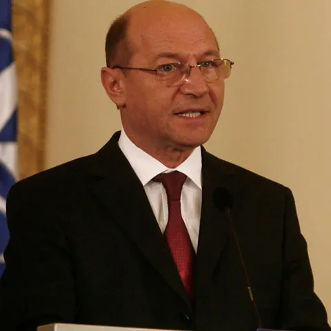 Traian Băsescu: România va rămâne în Kosovo şi Afganistan în continuare 