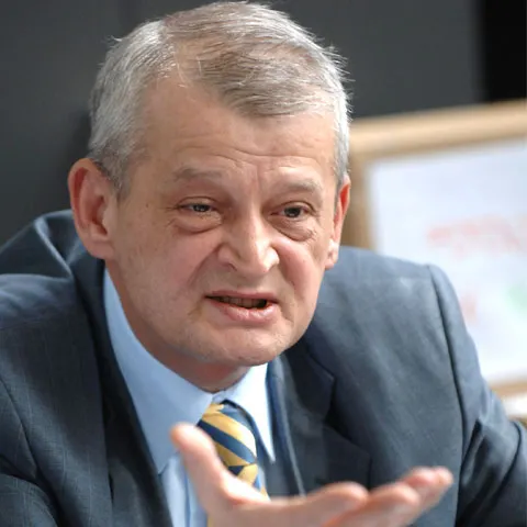 Sorin Oprescu promite să grăbească ritmul de reabilitare a clădirilor cu risc seismic ridicat