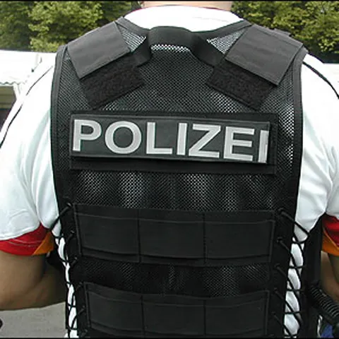 Un poliţist a spart o bancă fără să-şi acopere faţa, cu pistolul de serviciu