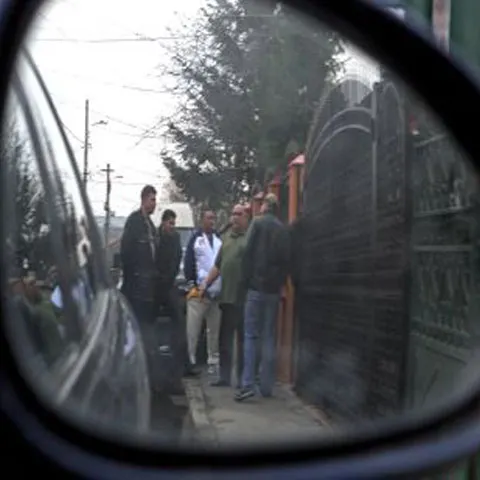 Interlopii sunt mână în mână cu Poliţia, potrivit jurnaliştilor de la Adevărul