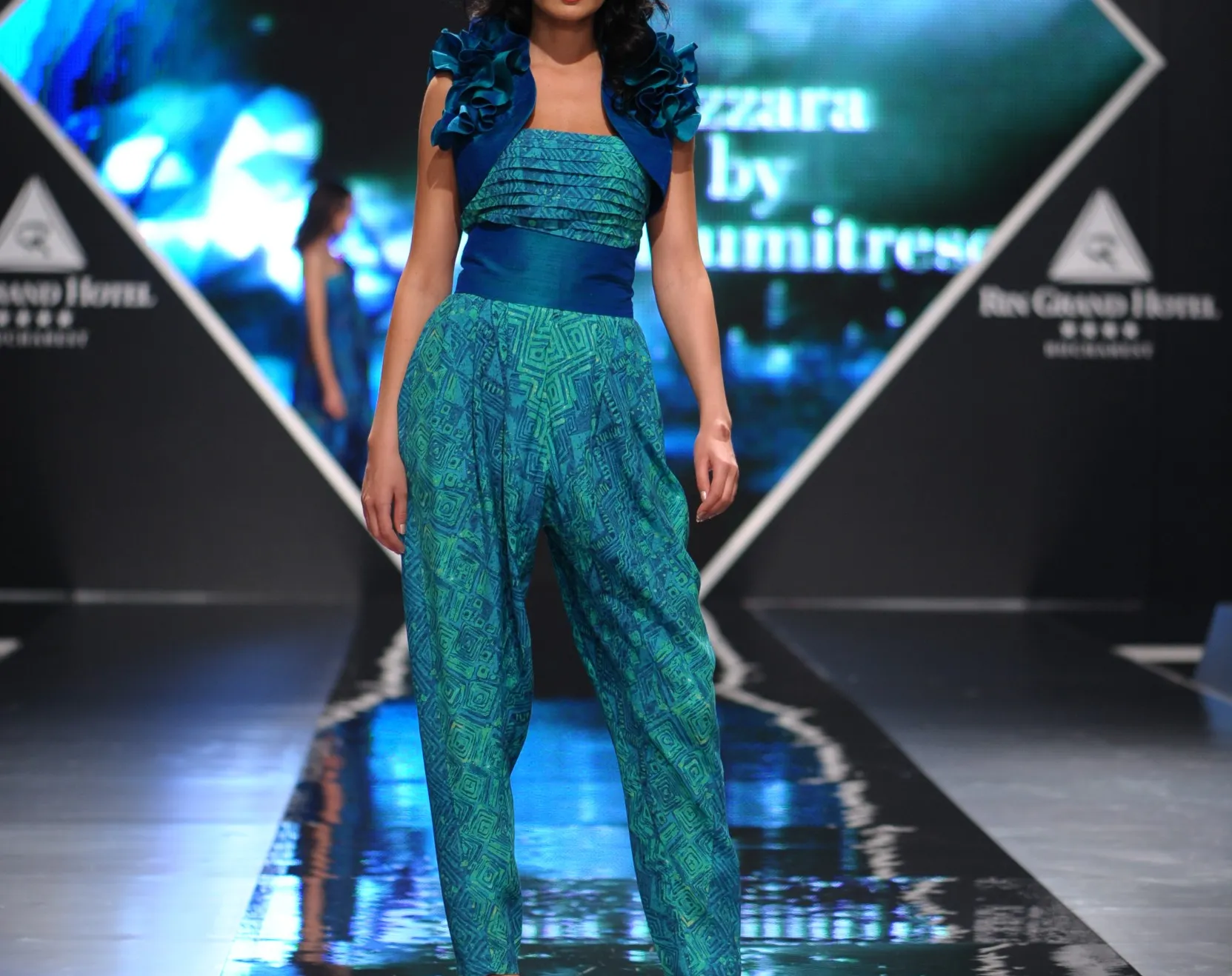 Azzara by Zina Dumitrescu şi Mirela Pellegrini
