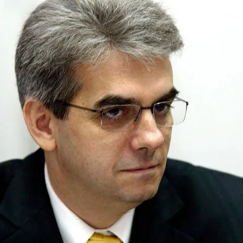 Nicolăescu crede că populaţia trebuie mai bine informată despre gripa porcină