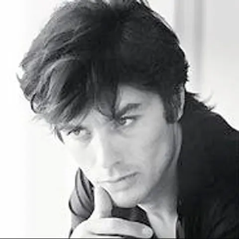 Dior reactivează chipul cuceritorului Alain Delon