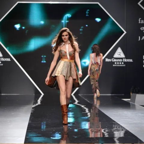 Livia Mihu la Bucharest Fashion Week - VEZI GALERIE FOTO