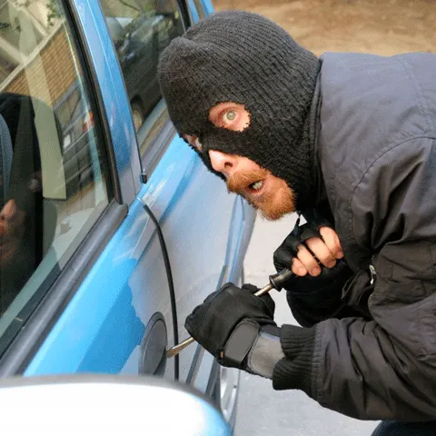 Şase maşini au fost furate prin metoda folosită în cazul Becali