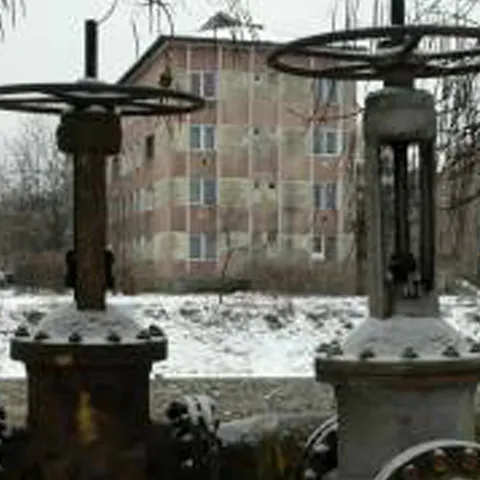 Un şofer din Târgu Jiu a intrat într-o conductă pe şoseaua de centură