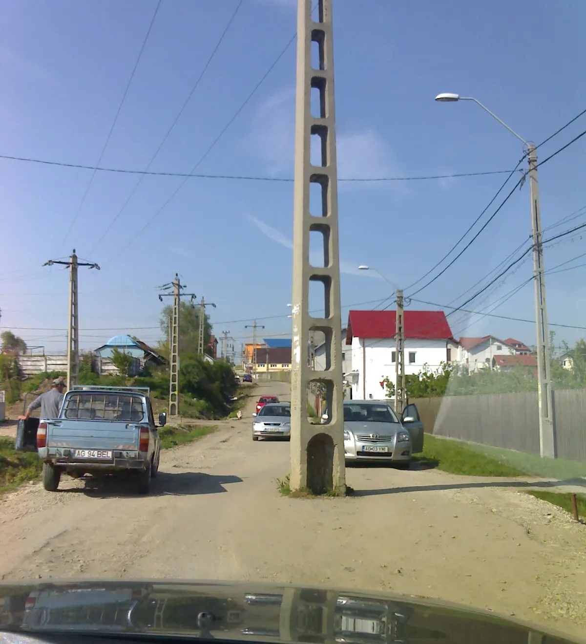 Stâlpul din mijlocul drumului, comuna Bradu, judeţul Argeş
