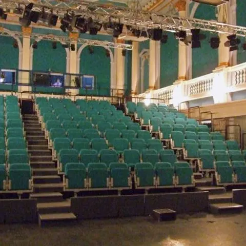 Teatrul Maghiar de Stat Cluj prezintă producţia "Cotton Wool" a Teatrului maghiar din Timişoara