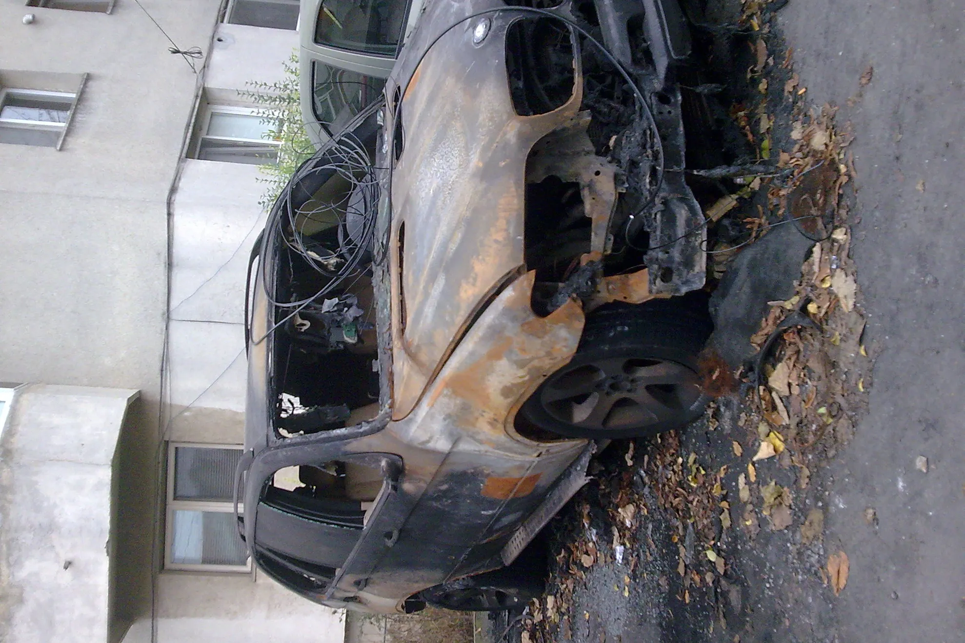 Constanţa - maşină incendiată lăsată în parcare