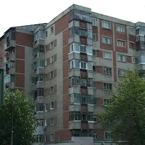 Speriaţi de cutremur, tot mai mulţi vrânceni îşi asigură locuinţele