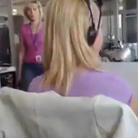 Un jurnalist a fost concediat după ce a făcut un filmuleţ controversat 