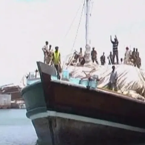 Cei 11 marinari români răpiţi marţi de piraţii somalezi sunt în afara oricărui pericol