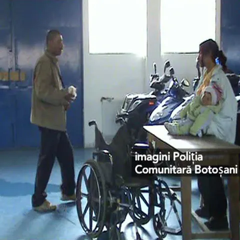Doi cerşetori din Botoşani au mimat invaliditatea pentru a atrage mila trecătorilor
