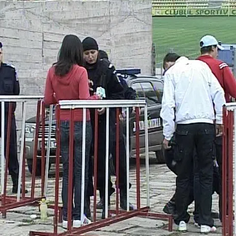 Peste 1000 de jandarmi şi poliţişti asigură ordinea la derby-ul Steaua-Dinamo
