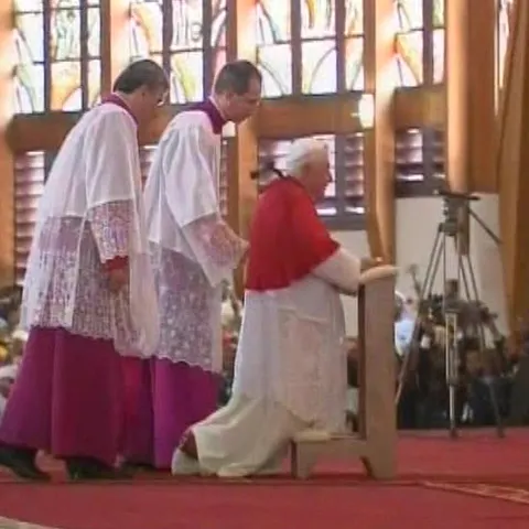 Papa Benedict al XVI-lea a început vineri un turneu în Orientul Mijlociu 