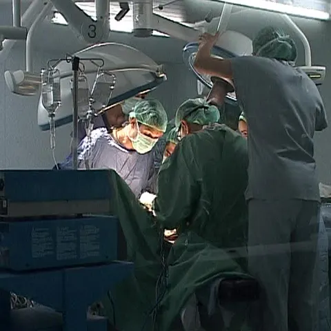 60% dintre medicii români vor să plece din ţară, potrivit unor studii