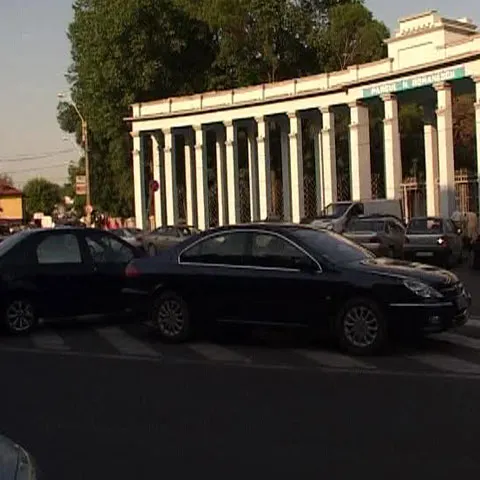 Cea mai circulată zonă din Craiova a devenit parcare ilegală