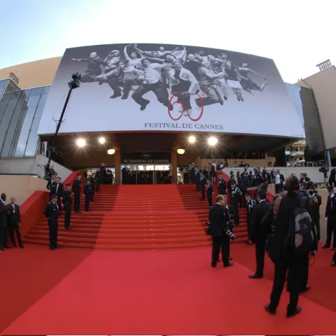Festivalul de la Cannes se va desfăşura sub semnul crizei