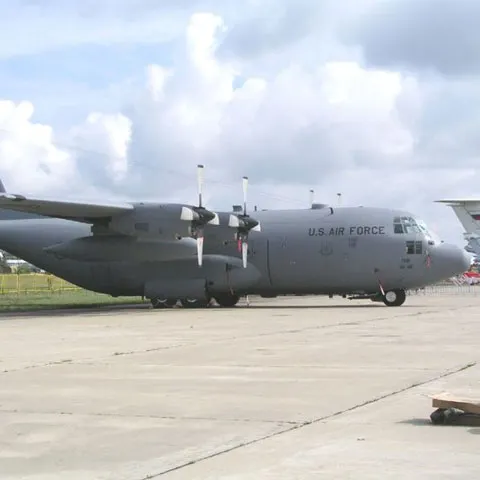Un avion american Hercules C 130 a aterizat de urgenţă pe Aeroportul Mihail Kogălniceanu