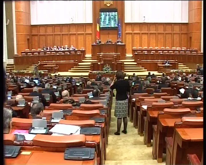 Parlamentul a dezbătut, miercuri, moţiunea \"Marea păcăleală PSD - PD-L\"