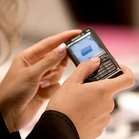 Operatorii de telefonie sunt obligaţi să-şi informeze clienţii privind serviciile şi tarifele