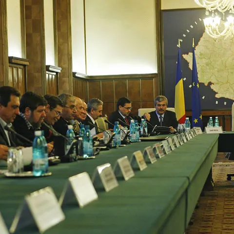Guvernul vrea echilibrul celor trei puteri în stat la stabilirea salariului maxim din Legea unică