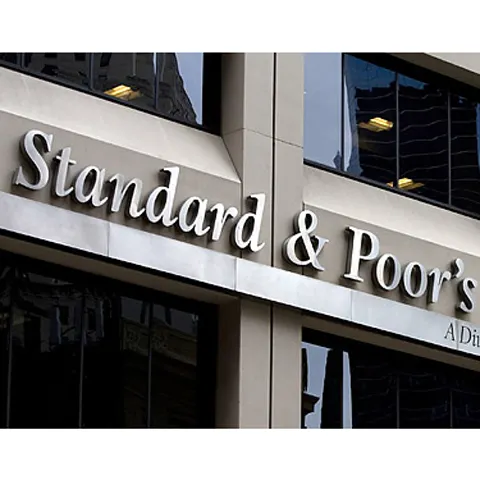 S&P menţine ratingul României la nivel speculativ