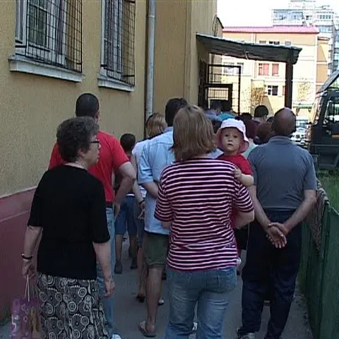 Părinţii îşi pot înscrie copiii la grădiniţe, începând de vineri