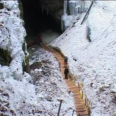 Scărişoara, cea mai mare peşteră de gheaţă din România