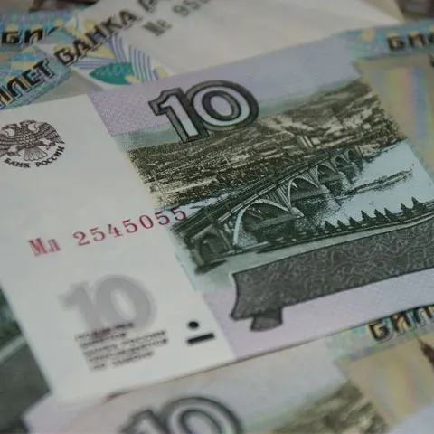 Rusia va propune rubla ca monedă de rezervă mondială la summitul G8