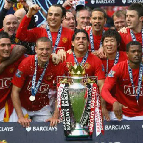 Anglia: Manchester United a cucerit al treilea titlu consecutiv în Premier League şi al 18-lea din istorie