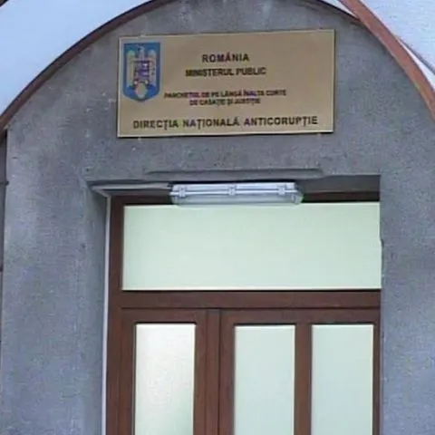 Fiii unui colonel de la SRI Prahova sunt anchetaţi de DNA