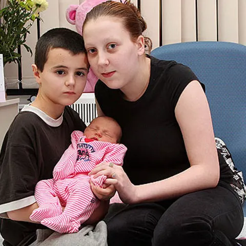 Marea Britanie: Scandalul băiatului de 13 ani devenit tată a luat sfârşit