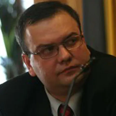 Liberalii depun moţiunea simplă pe tema Apărării, nefiind convinşi de explicaţiile lui Stănişoară