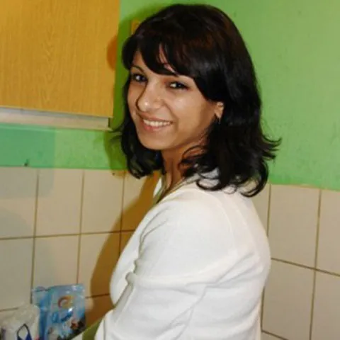Tânăra din România care şi-a licitat virginitatea a devenit vedetă internaţională