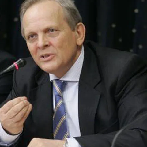 Stolojan: Coaliţia funcţionează admirabil, ambele partide doresc să fie la guvernare