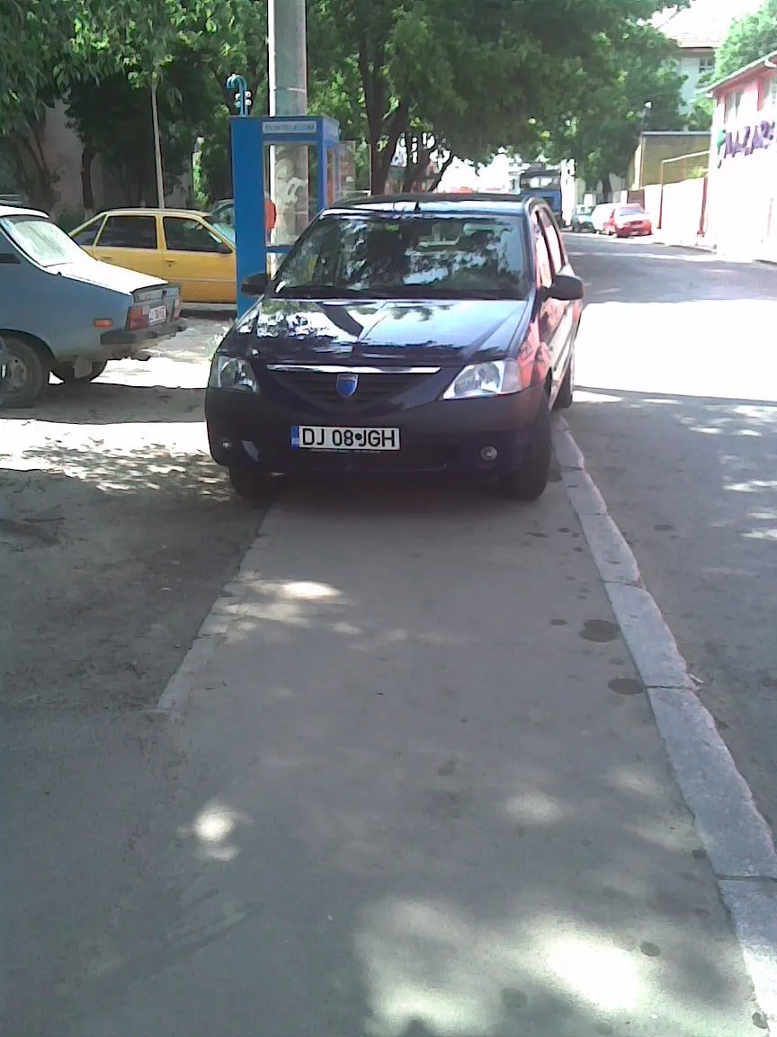 Autoturism parcat neregulamentar