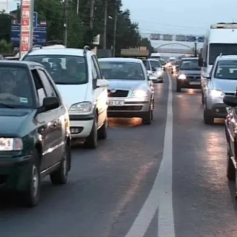 Aglomeraţie vineri seară pe DN 1 la ieşirea din Ploieşti spre Sinaia