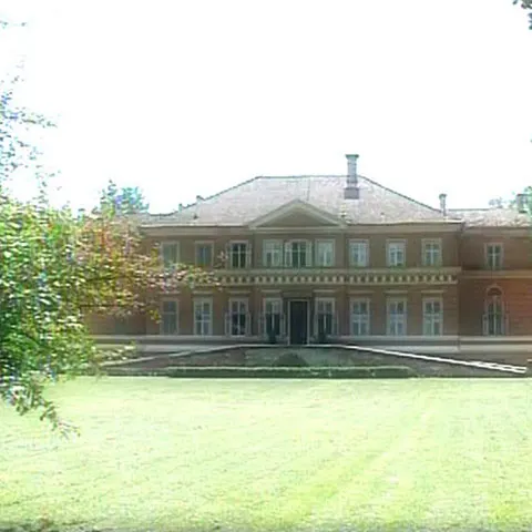 Castelul de la Săvârşin, locul preferat al familiei regale, este deschis turiştilor